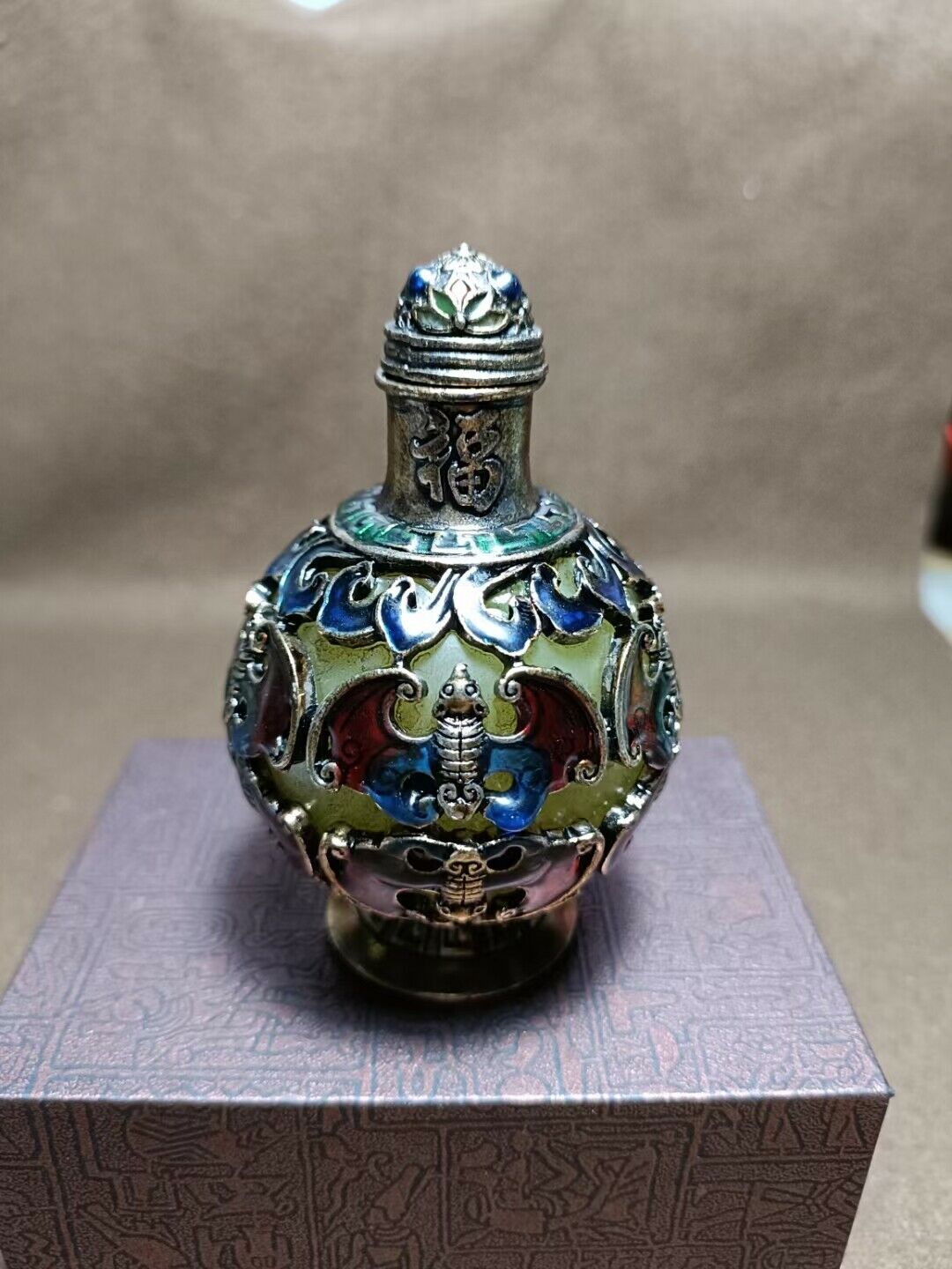 Chinese Exquisite Handmade Bat Pattern Luminous Snuff Bottle